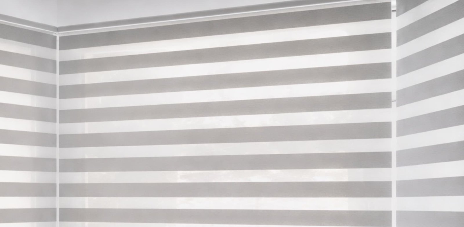 cortina sheer elegance duo instalada con control de luz